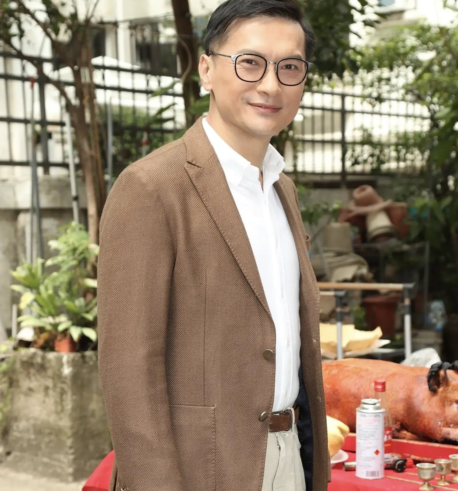 tvb前小生携自闭症儿子罕见露面高大帅气引赞叹近况曝光