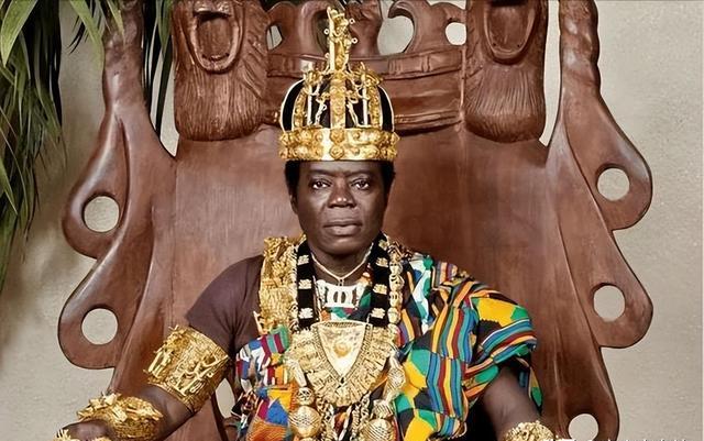 非洲"奇葩国王"班萨:白天在德国当汽修工,皇冠被偷才暴露身份