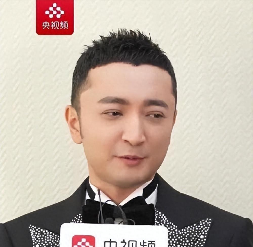 春晚主持人小尼引北京警方注意,央视霸气回应引关注
