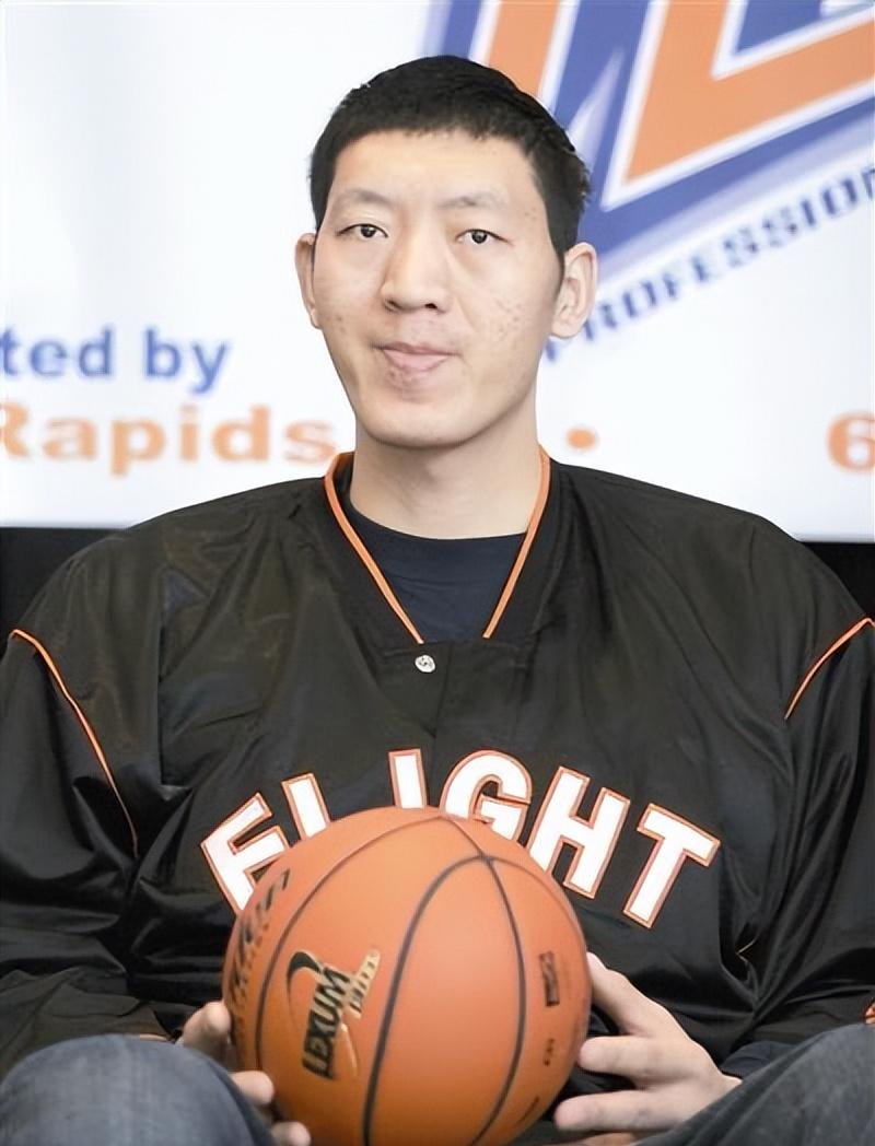 孙明明:cba第一身高却没成就,退役后娶1米87妻子,现状如何?
