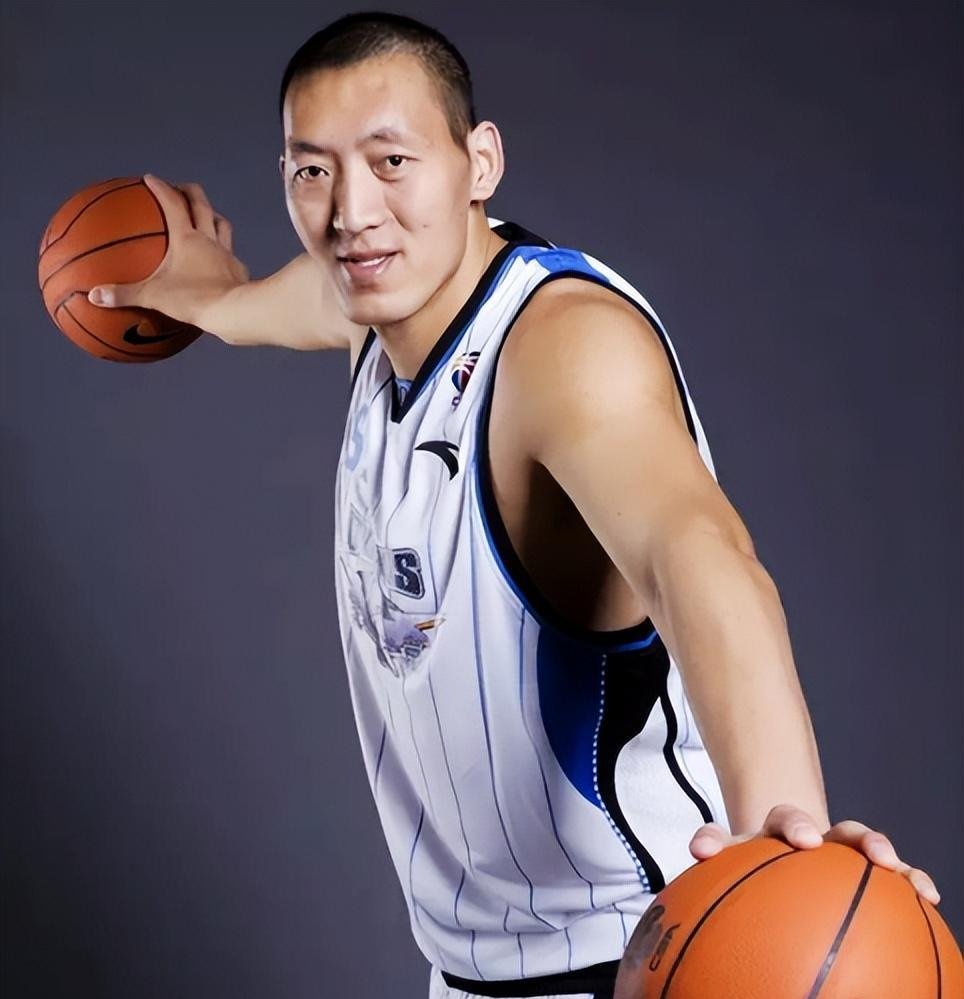 孙明明:cba第一身高却没成就,退役后娶1米87妻子,现状如何?