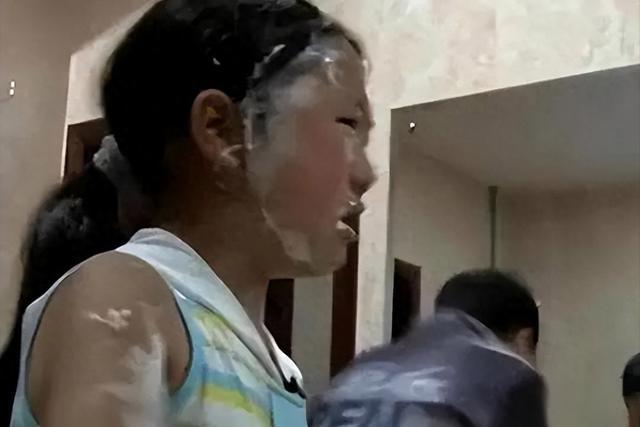 回顾:因变形计染上公主病,逼奶奶买沐浴露洗脚,被城市父母拉黑