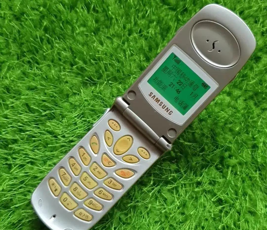 经典回顾:那个年代的三星翻盖手机,真的小巧又精致!