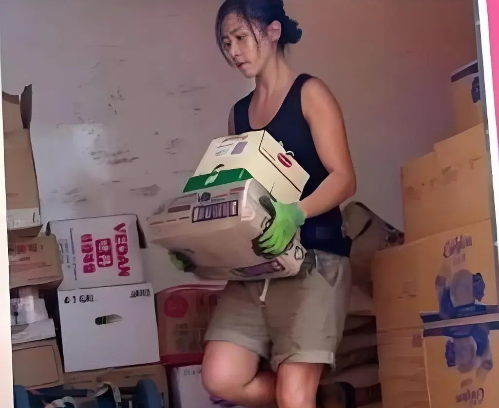 2019年香港"最美"女搬运工一夜成名,现状如何?