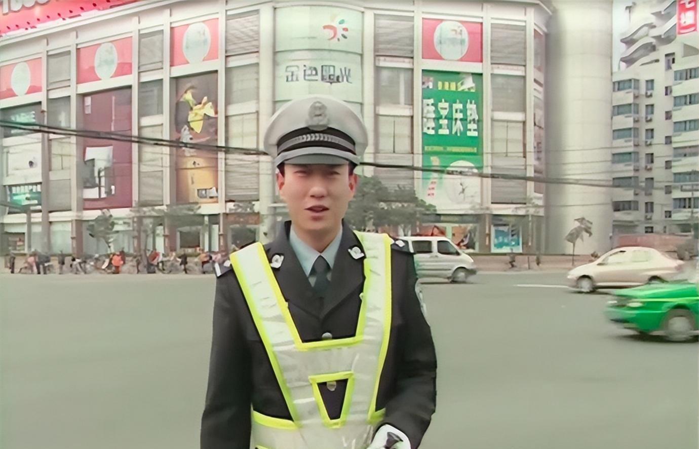 "网红交警"谭乔,走红后离职,妻子离婚,抑郁多年多次想自杀
