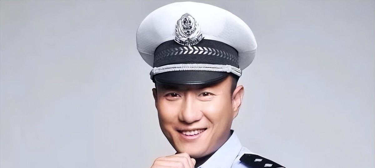 "网红交警"谭乔,走红后离职,妻子离婚,抑郁多年多次想自杀