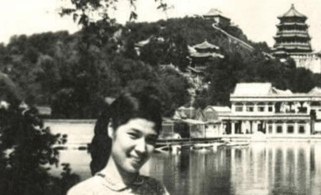 女特工王曼霞嫁给国军高官,身暴露后跟丈夫摊牌:我给你两条路