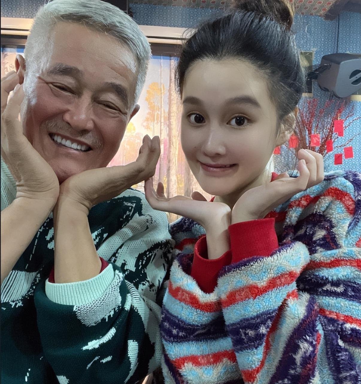 15年前赵本山风光嫁女倒贴百万今大女儿一家怎么样了?
