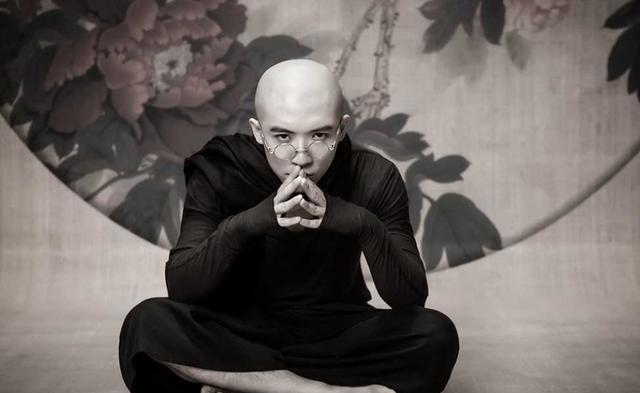 裘继戎:梨园世家后人,被半个京剧圈骂"逆子",却在b站火出圈