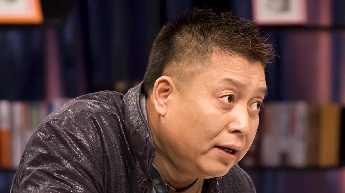 2婚2离,61岁被身价上亿的富婆倒追,"丑男"王为念有什么魅力?