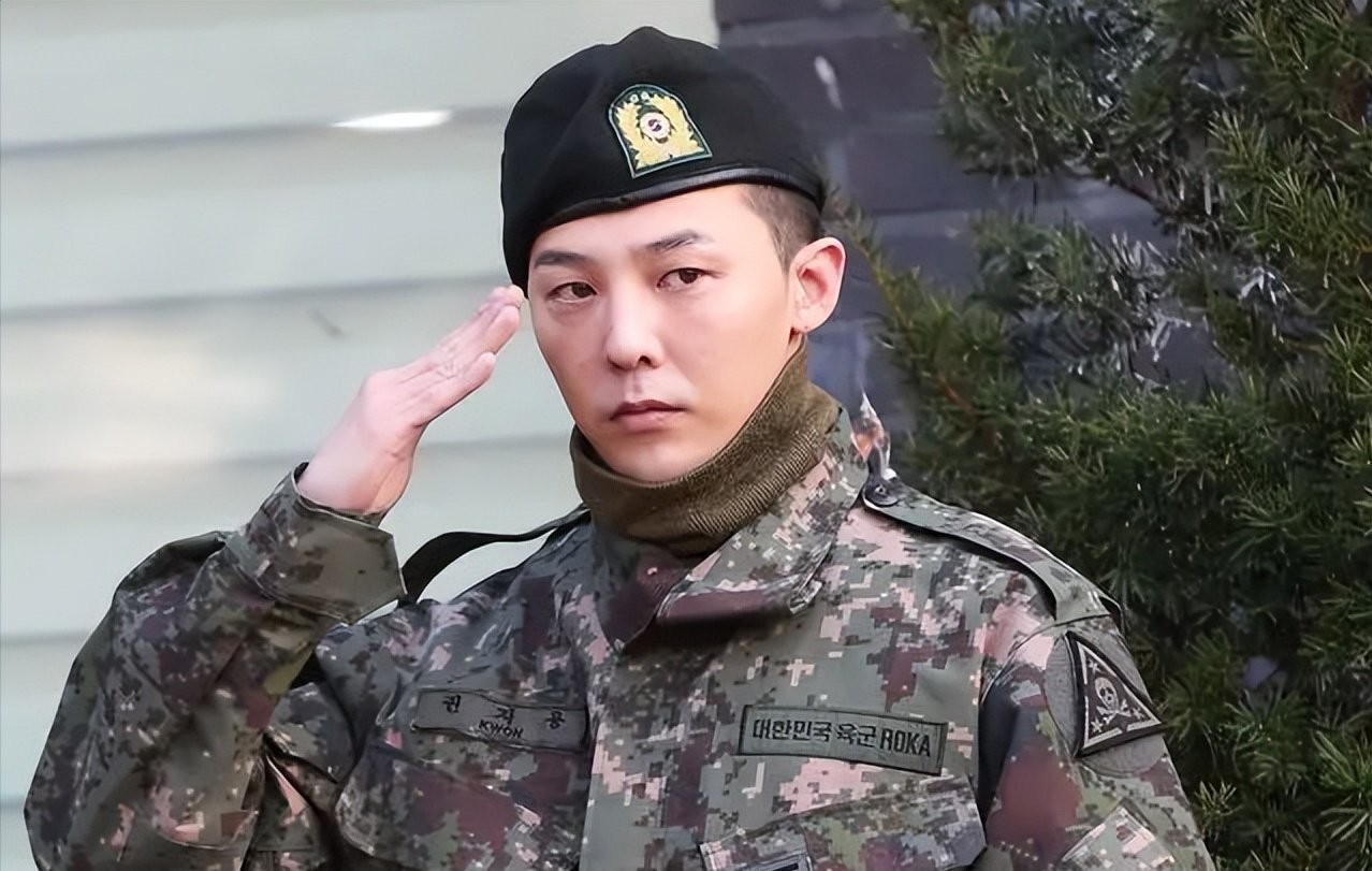 权志龙服完兵役前后变化太大,害怕恐惧,唯唯诺诺,难掩悲伤!