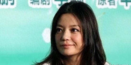 48岁赵薇现状:面容枯槁眼袋肿大,被全网除名主要是这三个原因