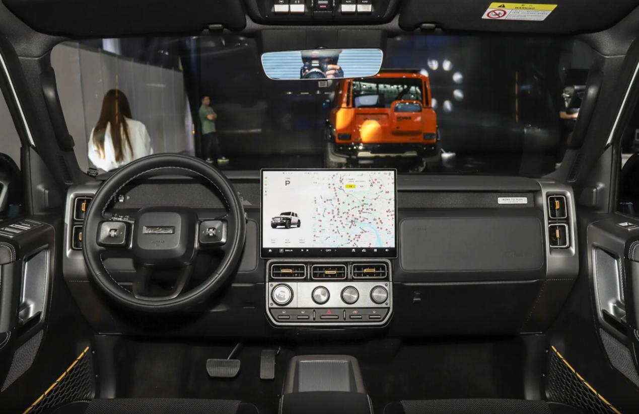 iCAR V23，可选配圆形液晶仪表，方盒子造型带来高电耗问题
