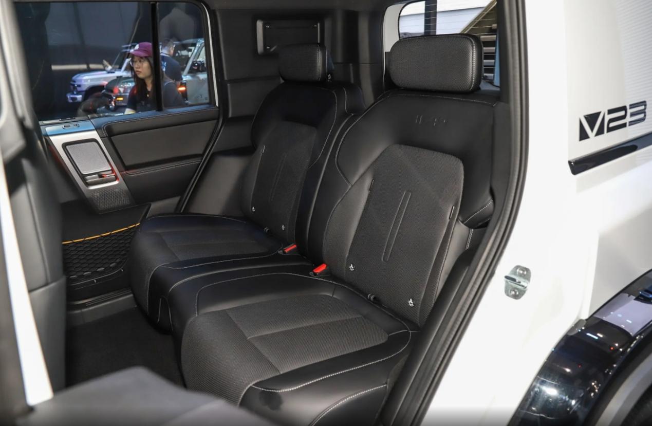 iCAR V23，可选配圆形液晶仪表，方盒子造型带来高电耗问题