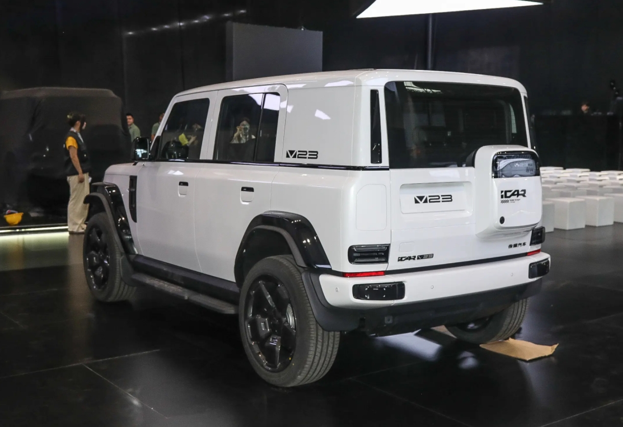 iCAR V23，可选配圆形液晶仪表，方盒子造型带来高电耗问题
