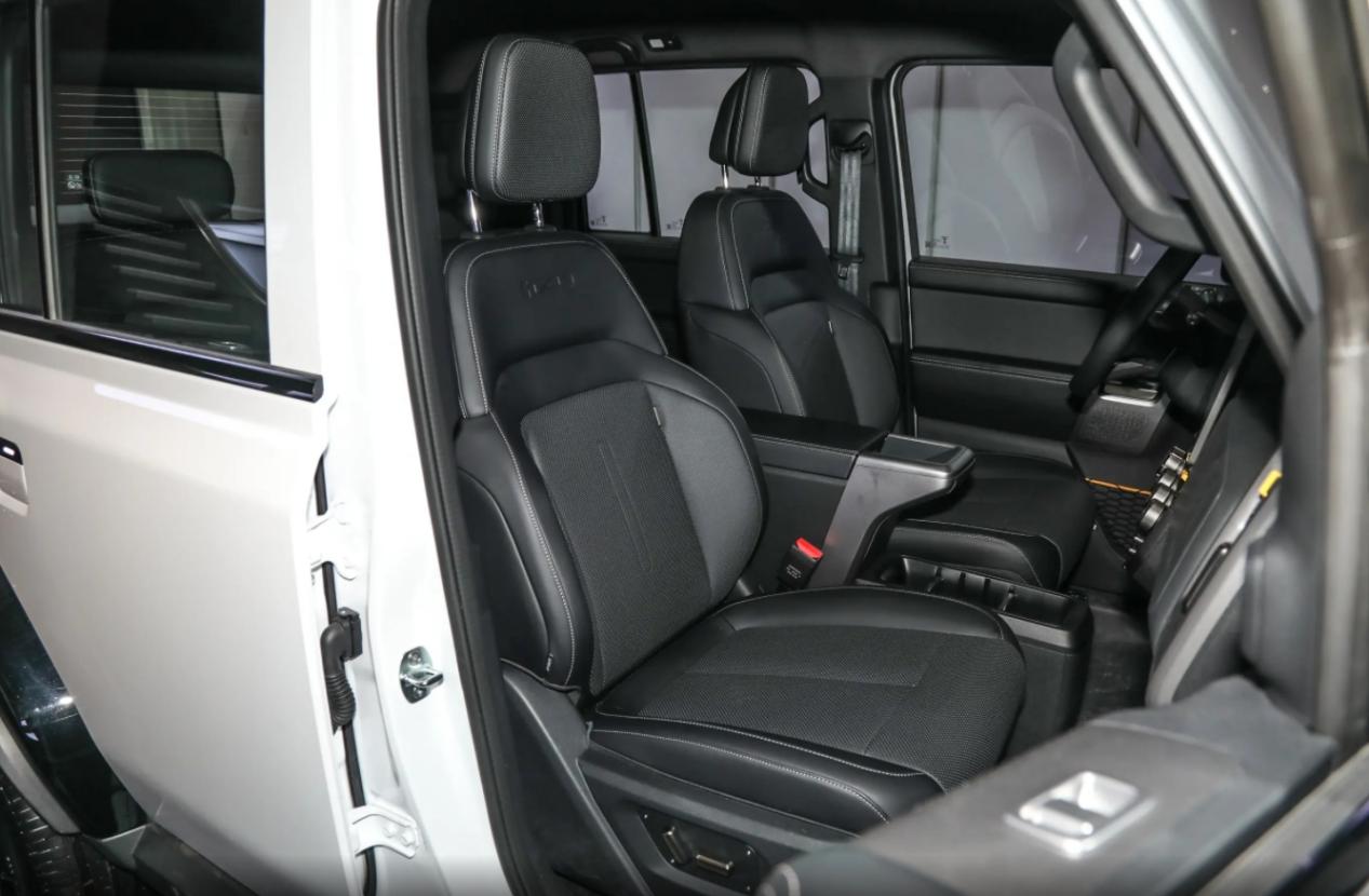 iCAR V23，可选配圆形液晶仪表，方盒子造型带来高电耗问题