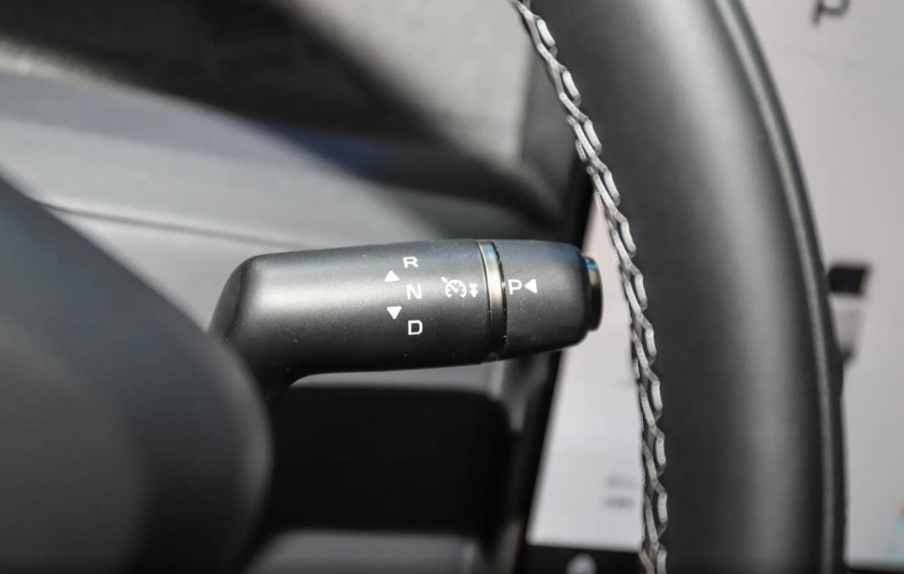 iCAR V23，可选配圆形液晶仪表，方盒子造型带来高电耗问题