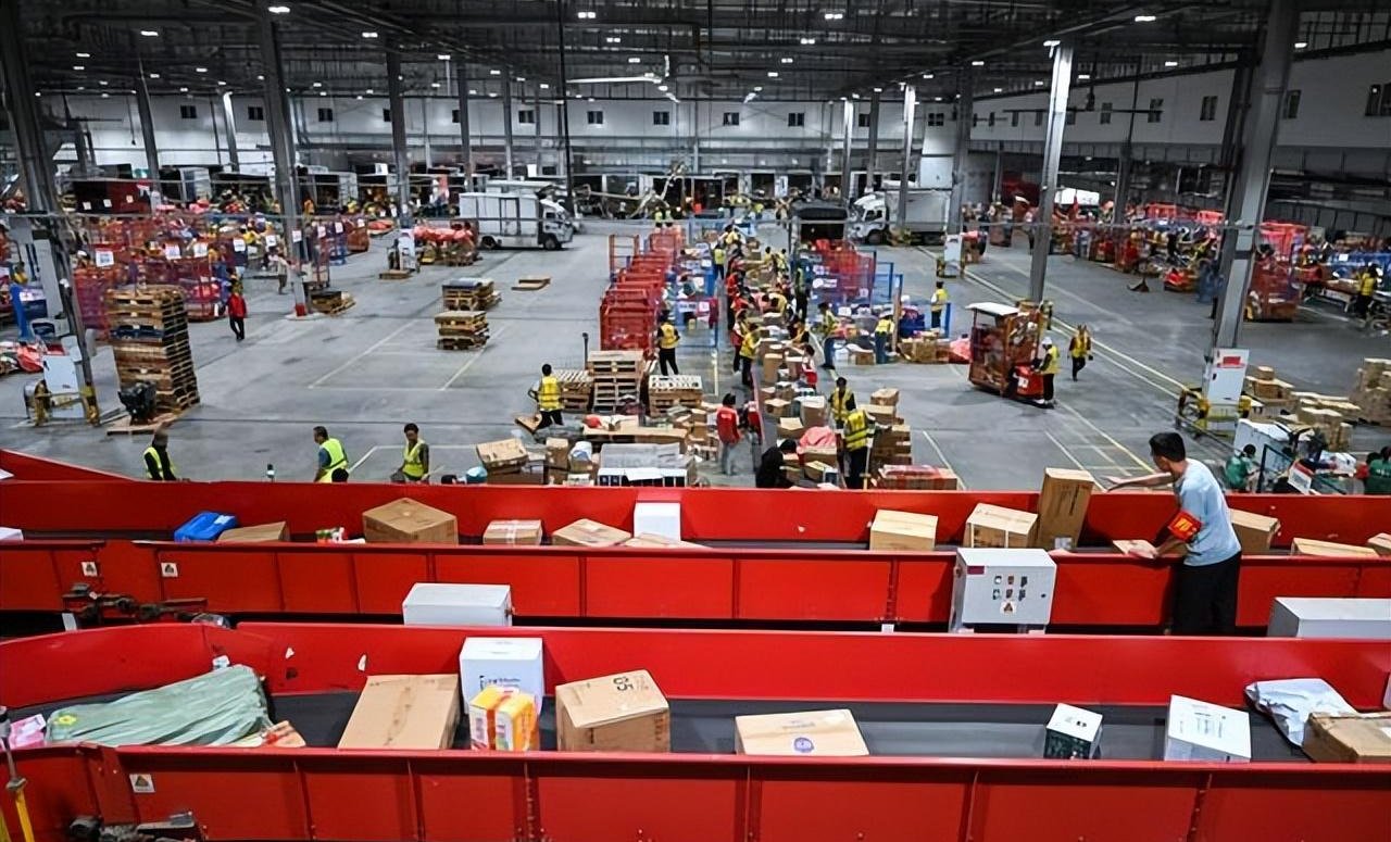 双11的快递谁来赔?京东仓库发生大火后续,起火原因暂未查明