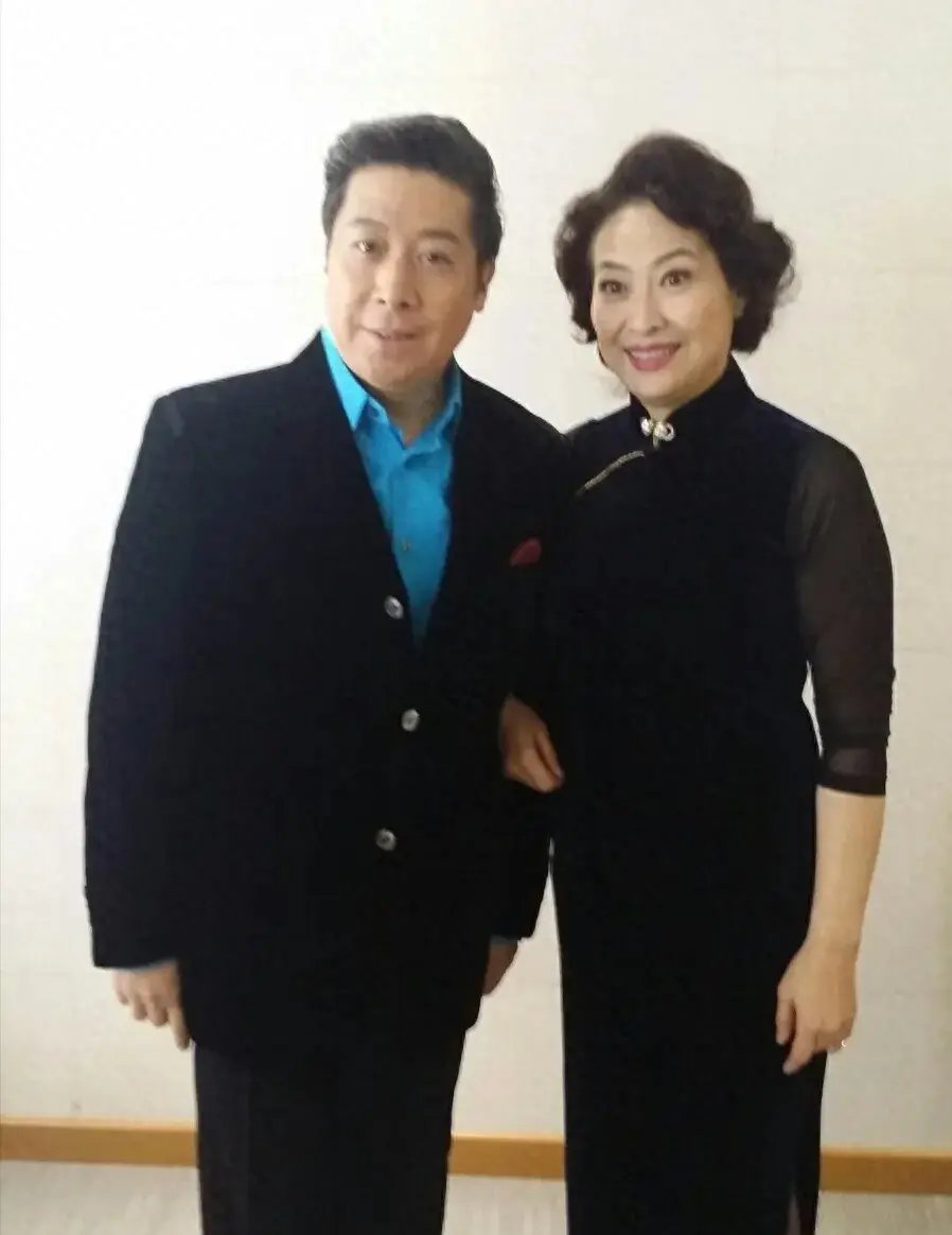 歌唱家魏金栋是奶奶带大的,爱美,更爱妻子和女儿