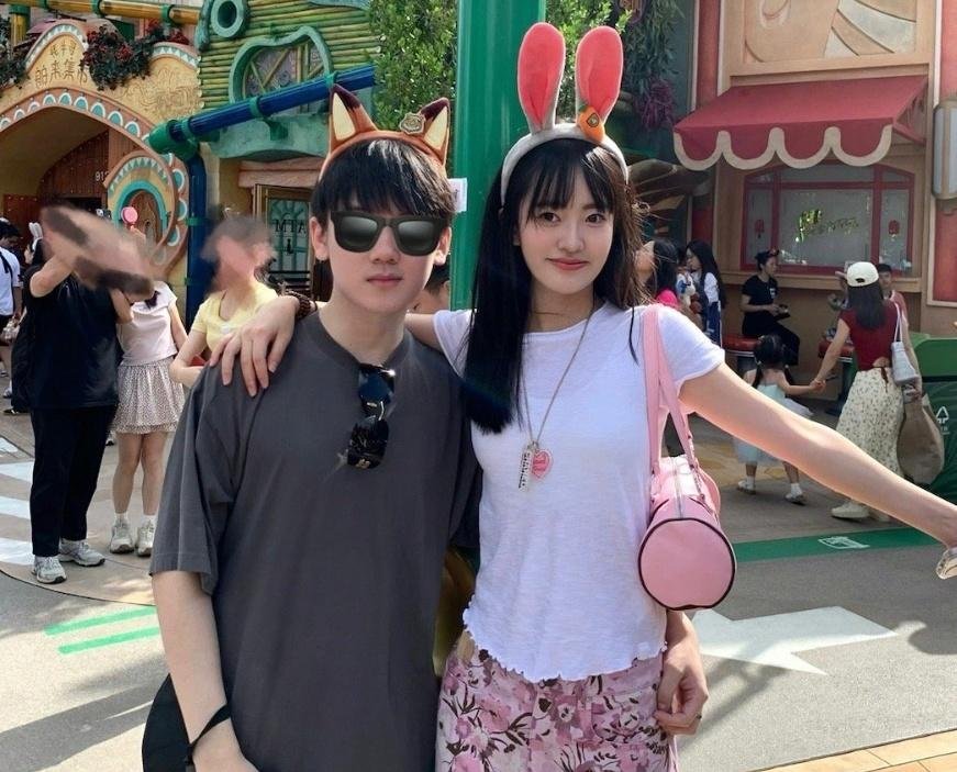 jackeylove女友分享幸福合照,许诺未来共同探索更多美好远方