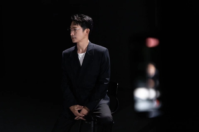 与蒋欣相恋多年,转身娶小四岁娇妻,如今妻子和他红透半边天