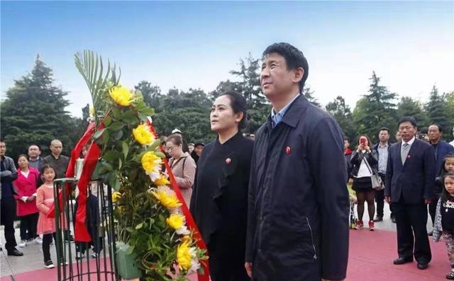 李讷儿子王效芝结婚,证婚人刘源:我们今人,必须力保先辈的成功