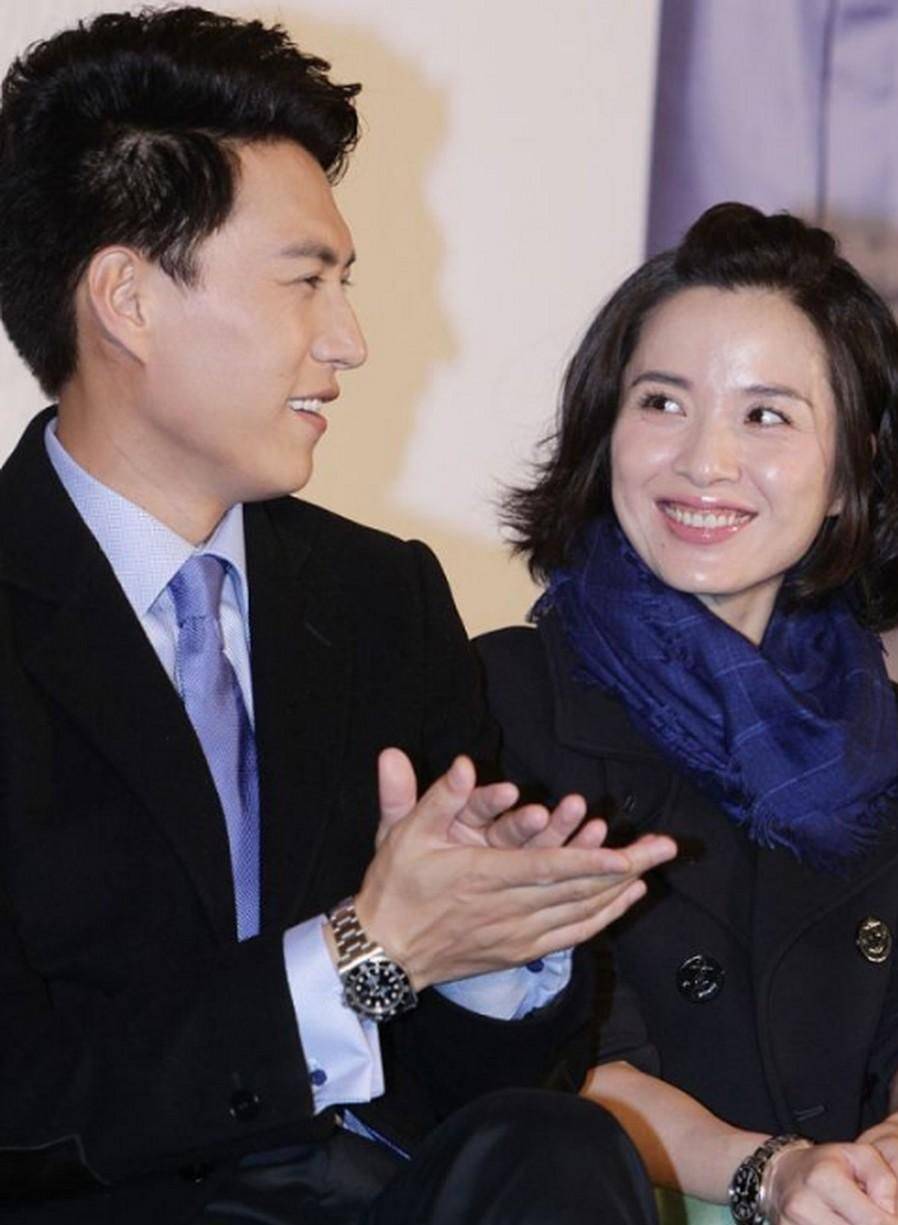 这次丈夫靳东"升官",让李佳被刮目相看,原来她早已是人生赢家