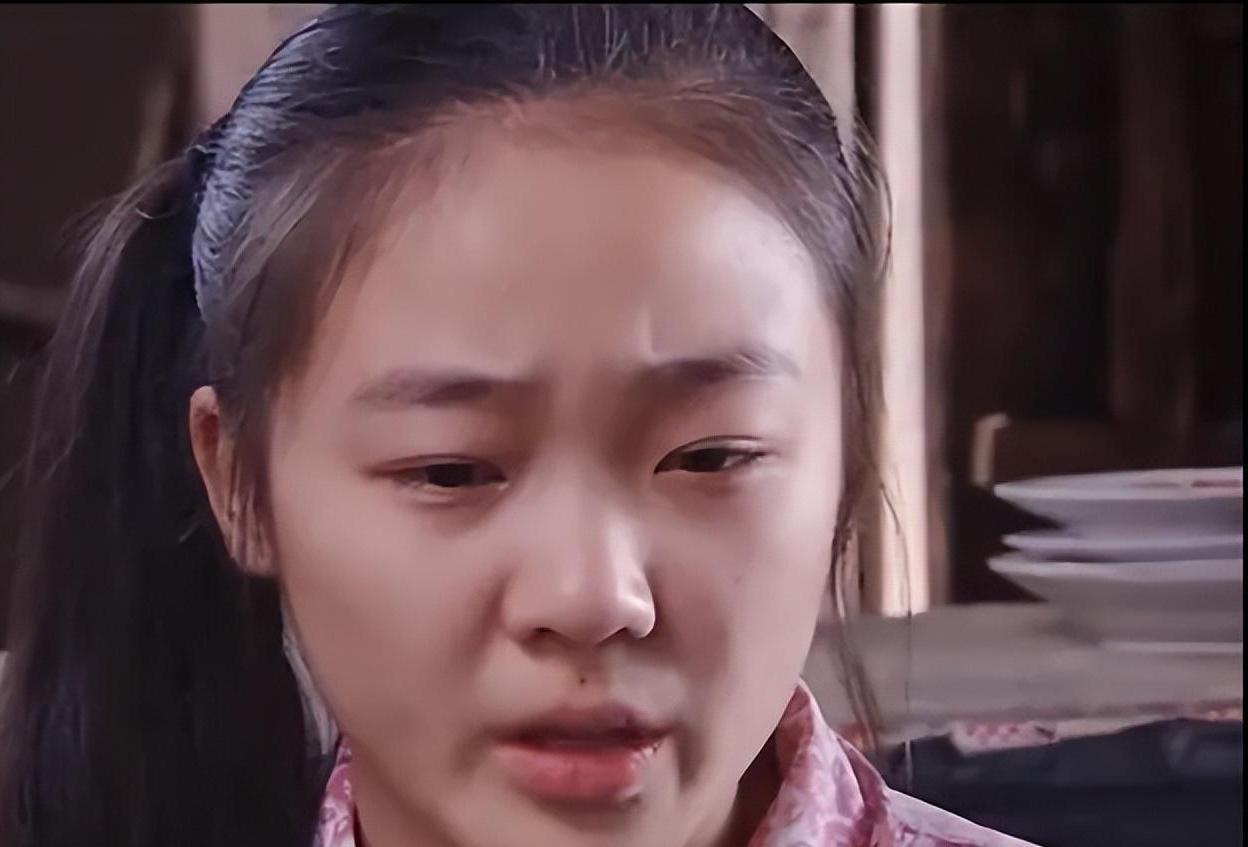 齐如意:6岁出道被传替母还债,演哭戏一夜成名,如今27岁大变样