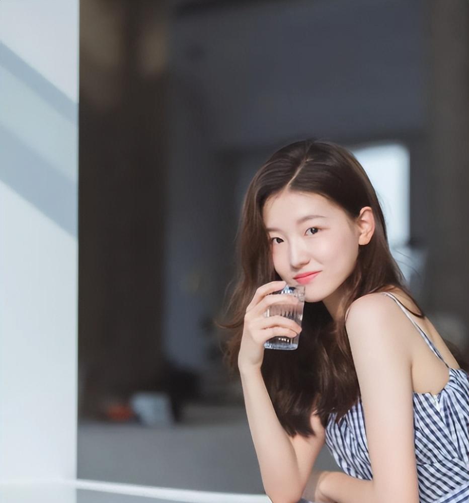 当瞧见孟羽童最新照片,已然领会她离开董明珠,此决定至关重要