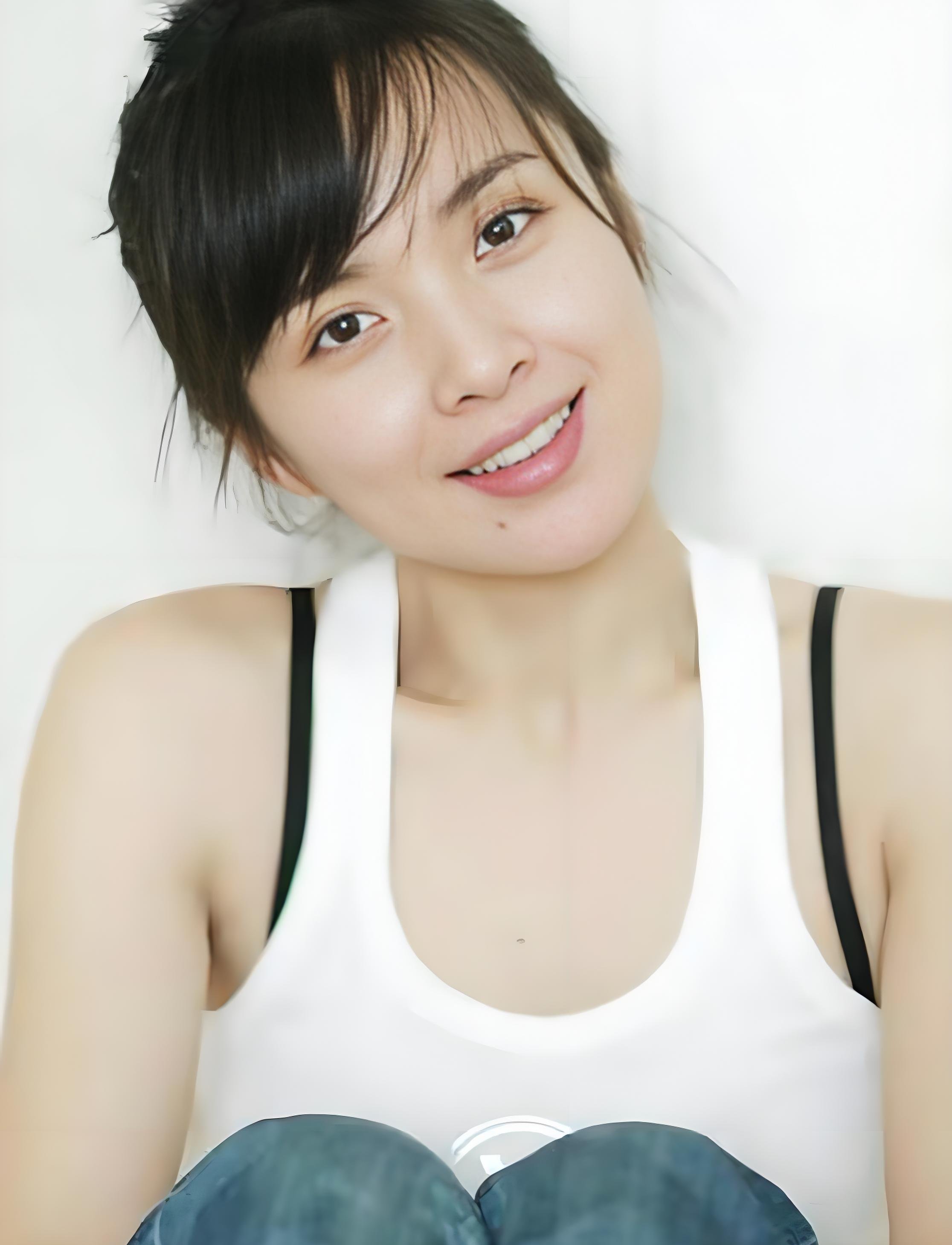 演员李佳:26岁成双料影后,二婚嫁靳东,婚后高龄产两子被宠成宝