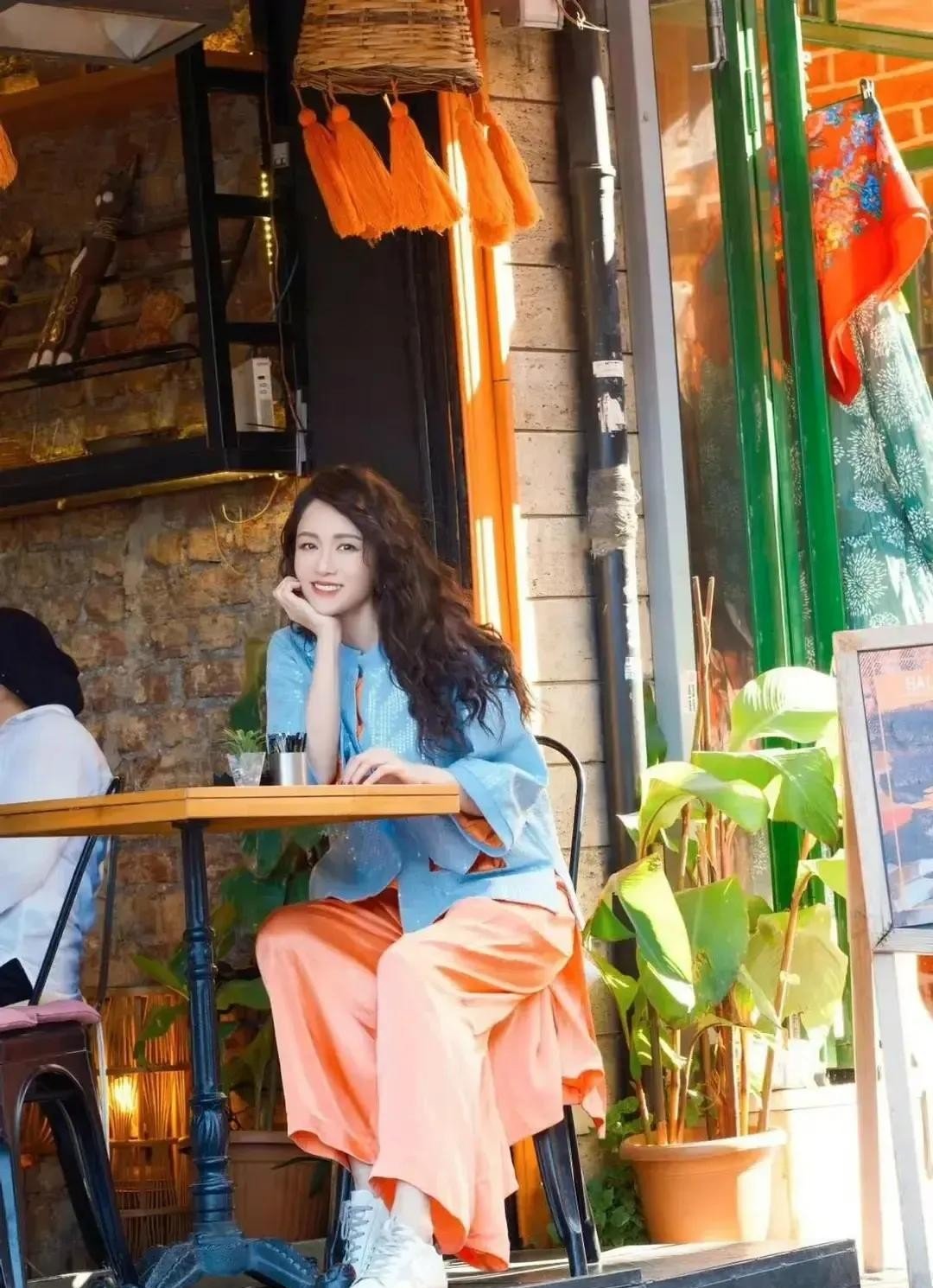 女星羊毛卷发型各异唐嫣似公主张柏芝雷人景甜可爱