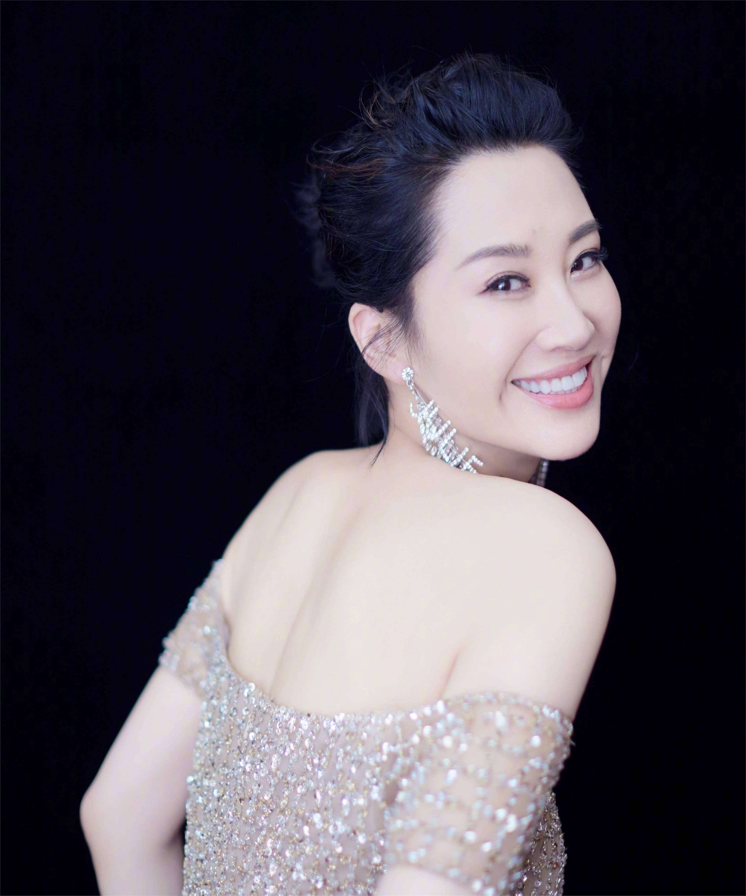 至今未婚的6位大龄女星,最大已经90岁,肤白貌美却各有各的苦衷