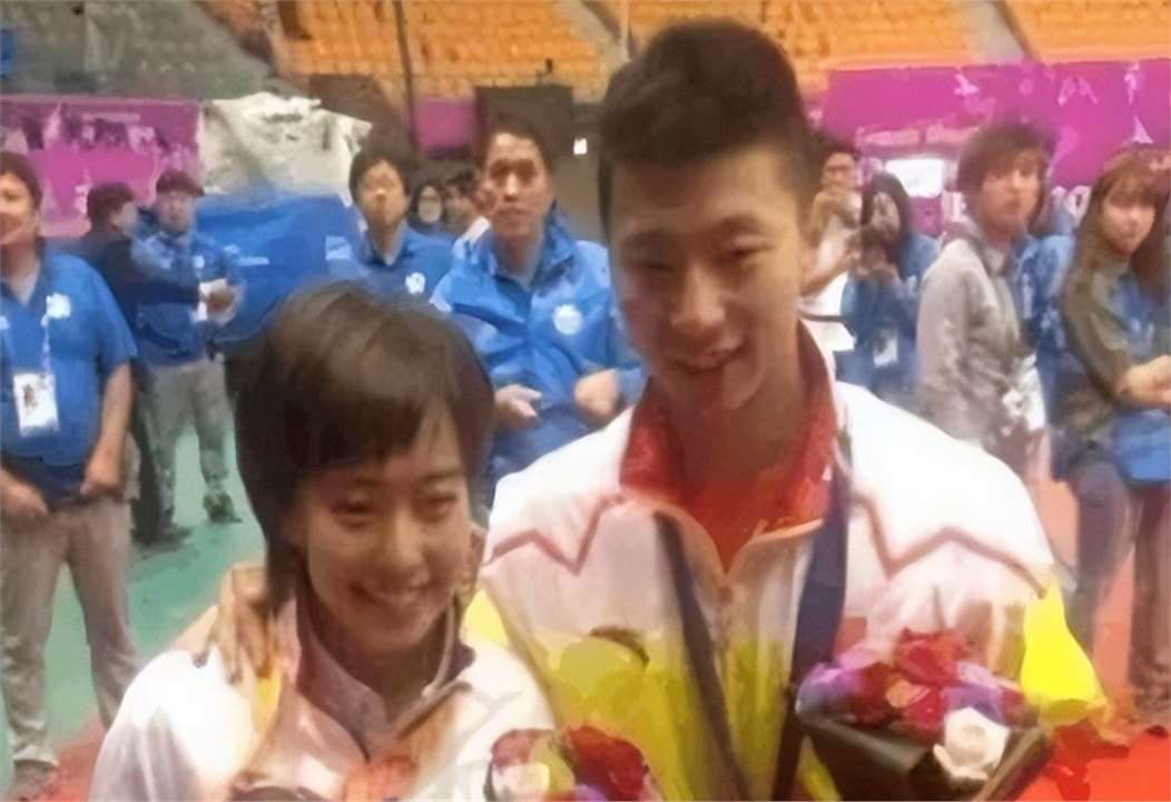 一张合影,揭露马龙和夏露的"感情状态",石川佳纯输得一点不亏