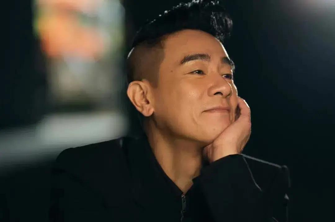 一脸褶子还打打杀杀,陈小春新片跌破底线,卖情怀成古惑仔养老院