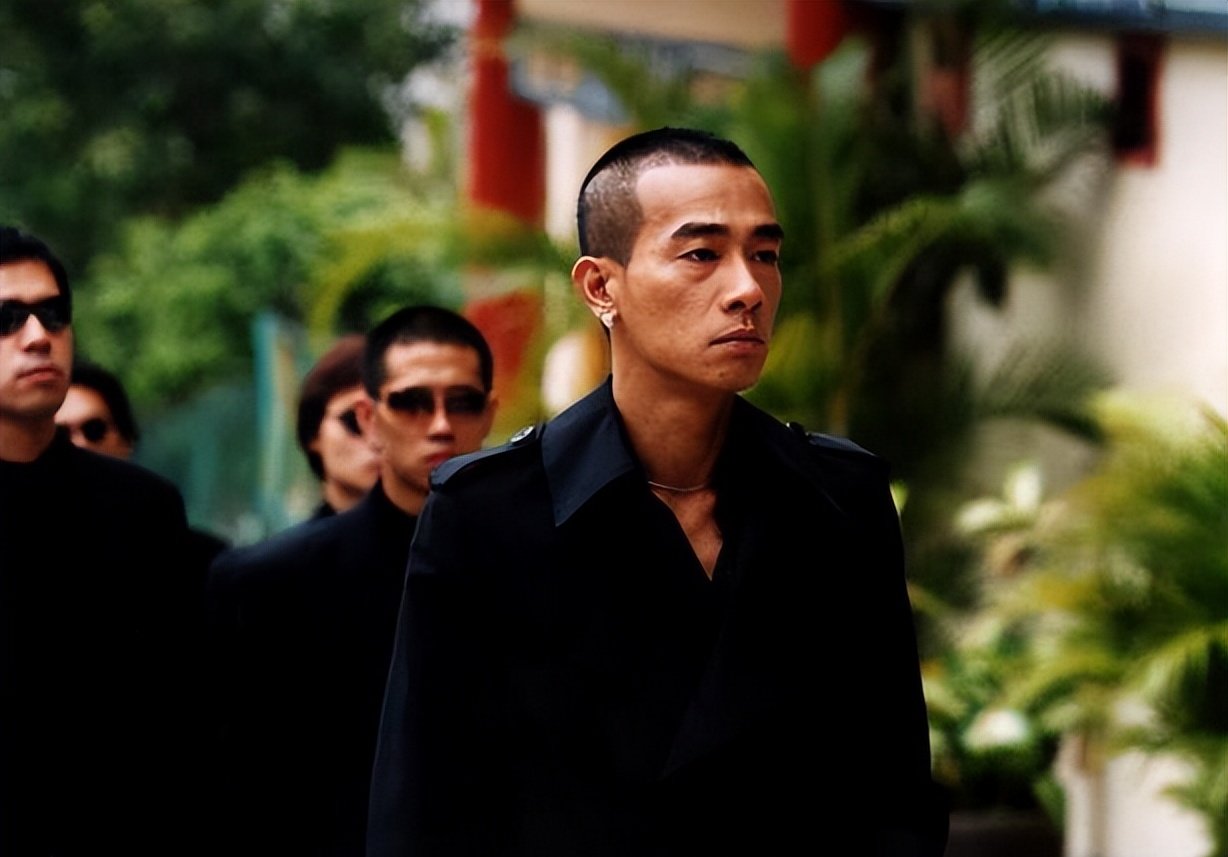 一脸褶子还打打杀杀,陈小春新片跌破底线,卖情怀成古惑仔养老院