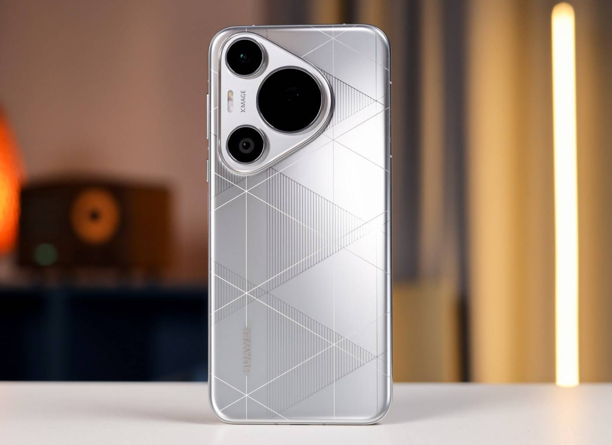 华为开始“出招”，畅销旗舰直降1100元，Mate 70处境尴尬！