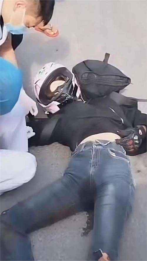 19岁机车美女网红车祸身亡!事发现场曝光,不忍直视!