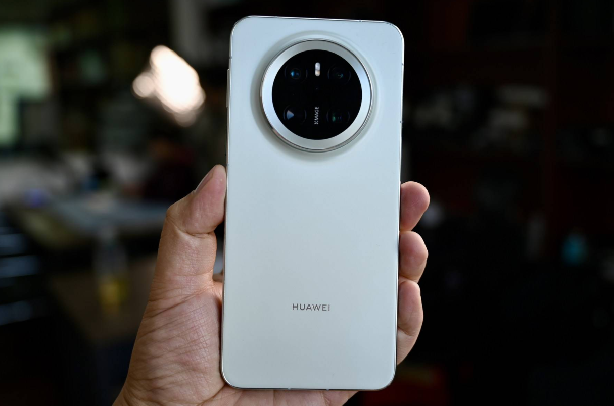 华为开始“出招”，畅销旗舰直降1100元，Mate 70处境尴尬！