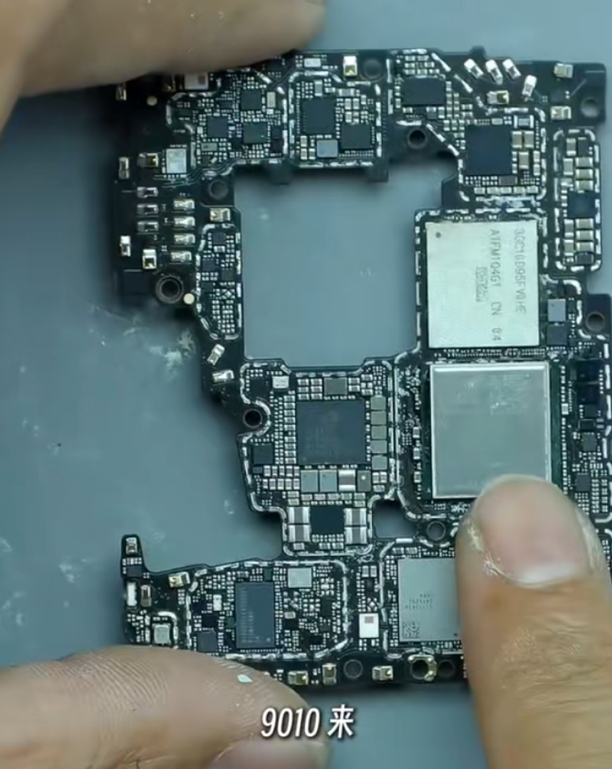 华为开始“出招”，畅销旗舰直降1100元，Mate 70处境尴尬！