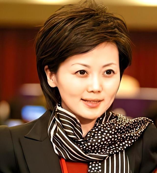 那个曾经在全国爆红的《海峡两岸》主持人柴璐,现在去哪里了?