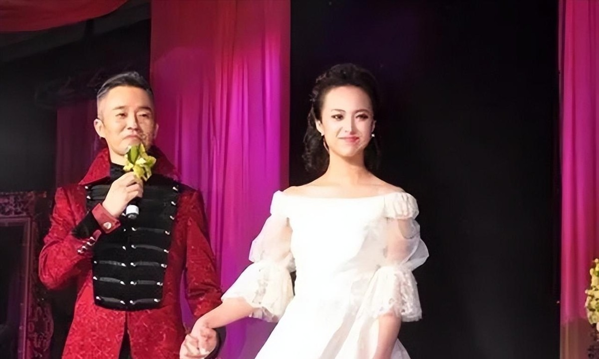 程雷和王萌萌年龄差18岁,因工作结缘,历经波折后于2013年结婚
