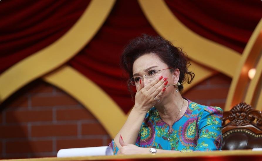 从"小品女王"到被喊"滚出春晚",63岁蔡明的近况说明了一切