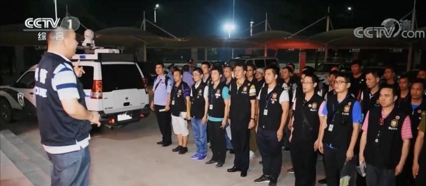 广东黑老大谢培忠,冲撞政府大楼,作恶30年,警察派1500人逮捕他