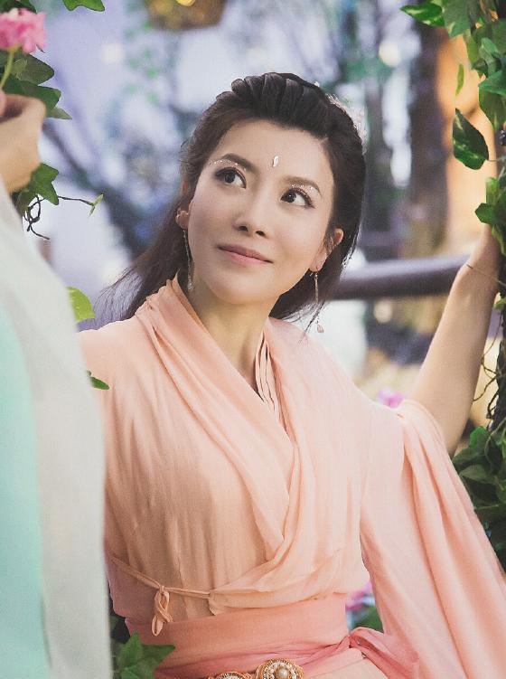 从红极一时到销声匿迹,44岁的张琰琰,经历了什么?