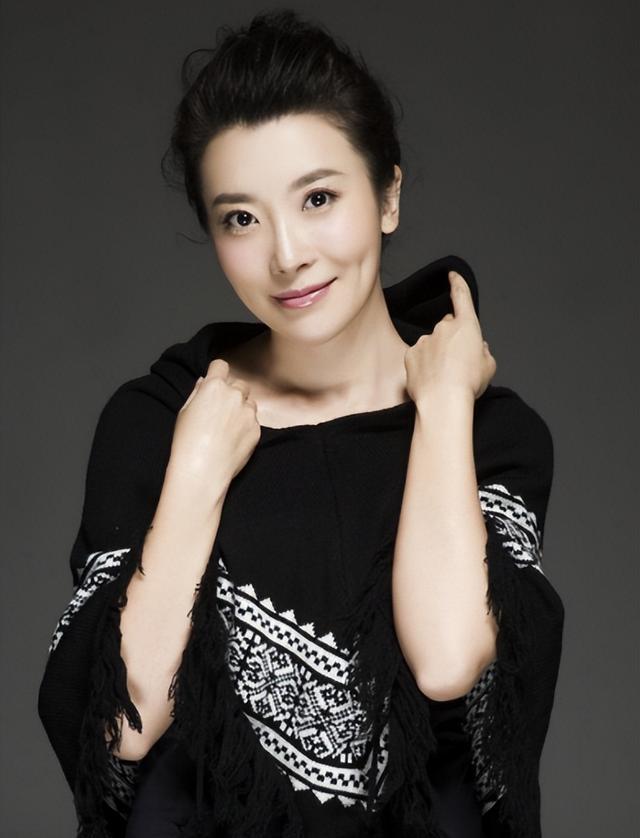 从红极一时到销声匿迹,44岁的张琰琰,经历了什么?