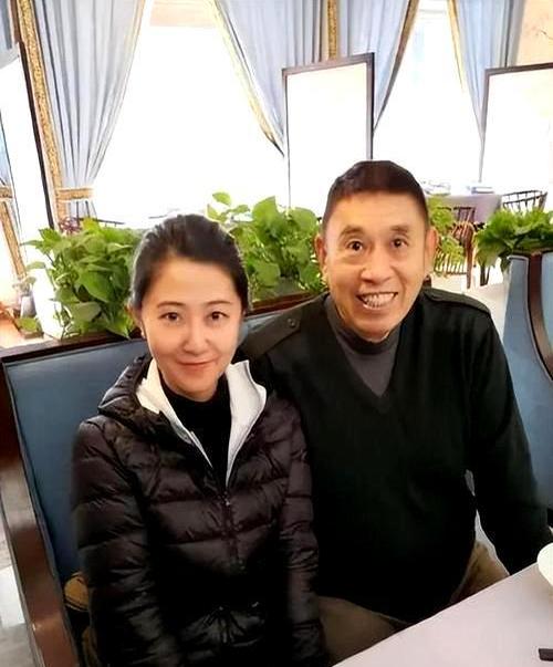 痛心!歌唱家王秀芬悼念程志,与年长5岁丈夫的爱情传奇