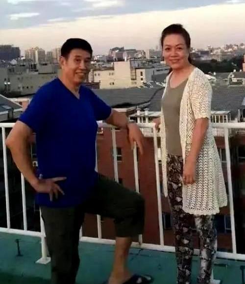 痛心!歌唱家王秀芬悼念程志,与年长5岁丈夫的爱情传奇