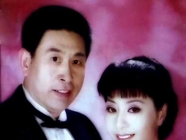 痛心!歌唱家王秀芬悼念程志,与年长5岁丈夫的爱情传奇