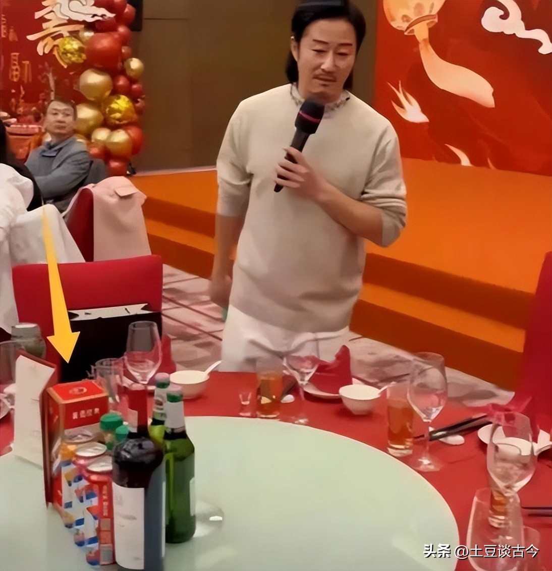 豪横踩箱喝茅台谢楠忙前忙后细节曝光