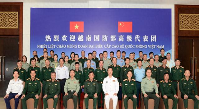 越南感谢中国抗美援越老兵,国防部长亲自送礼,外交部长致辞道谢